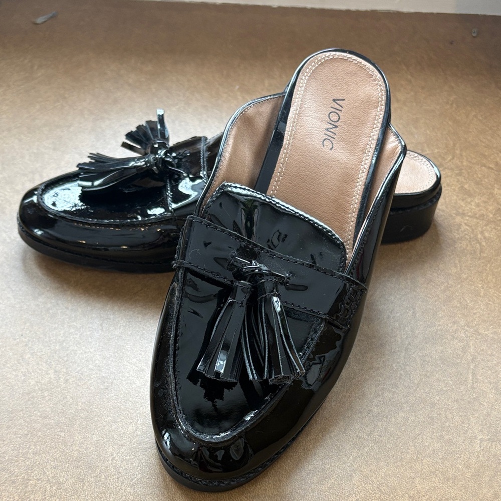 Vionic Women's Glossy Black Tassel Mules